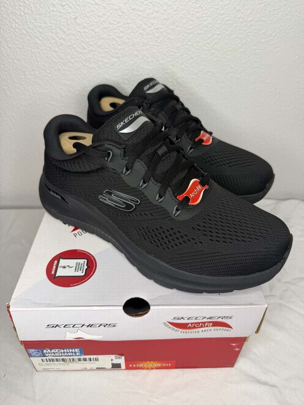 Skechers Arch Fit 2.0 Big League Size 9 Extra Wide Black Sneaker